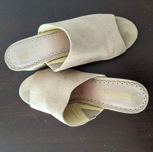 Restricted - open toe mule